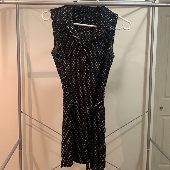 Sleeveless dress shirt with tie purchased from Banana Republic - Picture 2 of 3